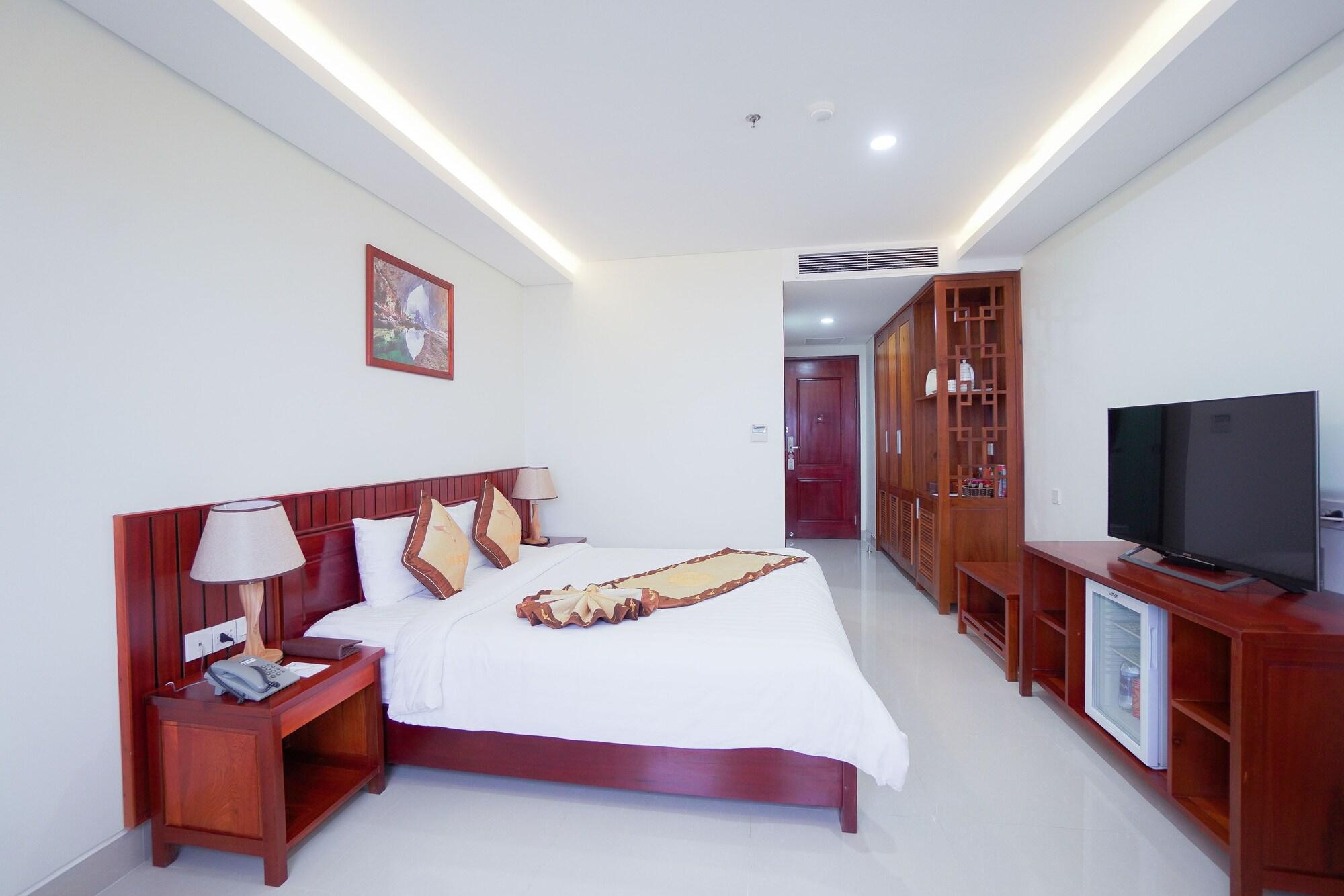 Vinh Hoang Hotel Донг Хой Екстериор снимка