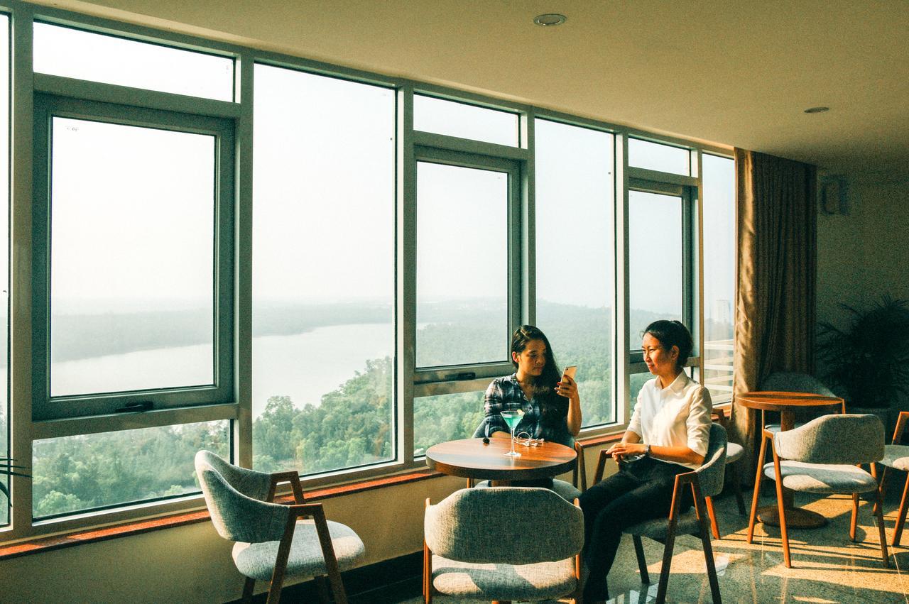 Vinh Hoang Hotel Донг Хой Екстериор снимка