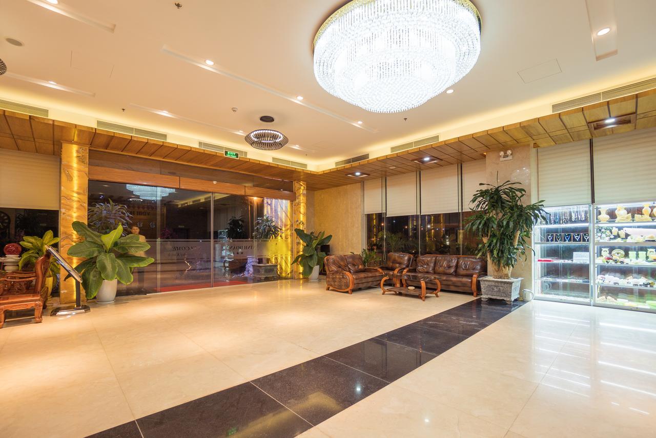 Vinh Hoang Hotel Донг Хой Екстериор снимка