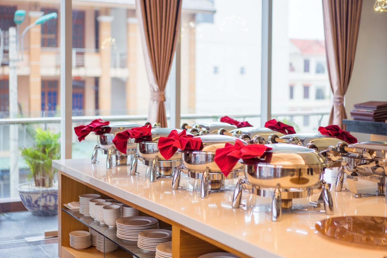 Vinh Hoang Hotel Донг Хой Екстериор снимка