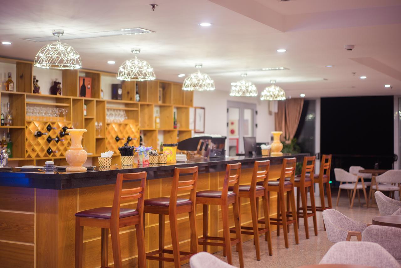 Vinh Hoang Hotel Донг Хой Екстериор снимка